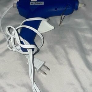 Art minds glue gun